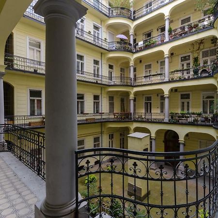 Modern, Luxury Flat In The Heart Of Будапешт Экстерьер фото